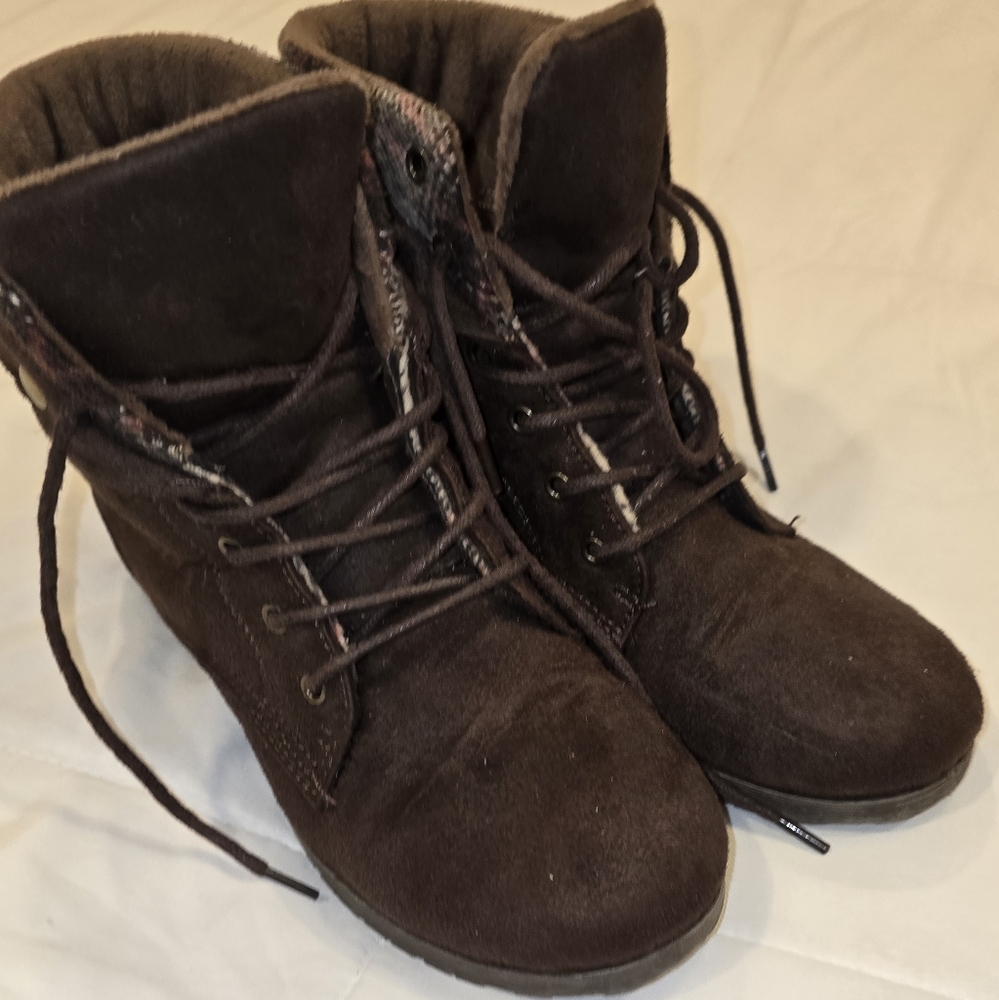 Women's Brown Lace-Up Boots